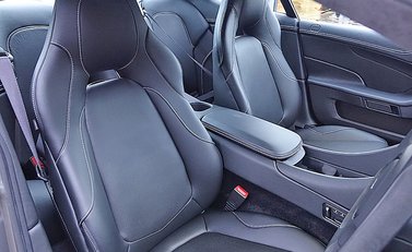 Aston Martin Vanquish 18