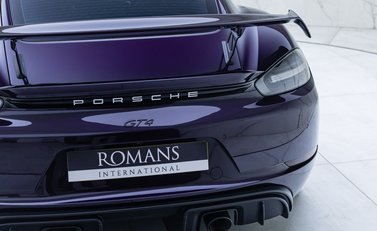 Porsche Cayman GT4 (718) 33