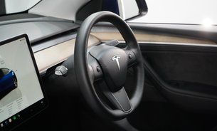 Tesla Model Y LONG RANGE AWD Battery SOH 90% Deep Metallic Blue One Owner VAT Qualifying 13