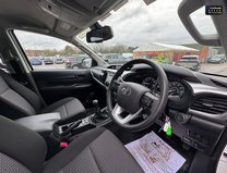 Toyota Hilux Active | 2.4 LT | AC | Sensors | Double Cab | 17