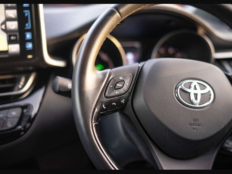 Toyota C-HR 1.8 C-HR-Dynamic HEV CVT 5dr 19