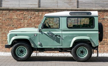 Land Rover Defender 90 Heritage 2