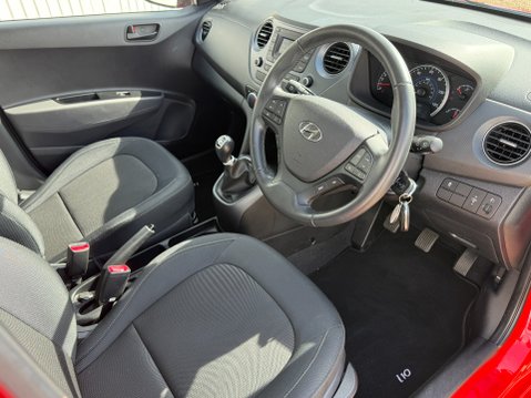 Hyundai i10 SE *ONLY 8,365 MILES* 12