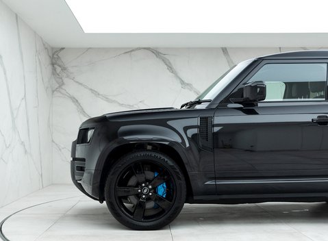 Land Rover Defender 90 V8 Bond Edition 26