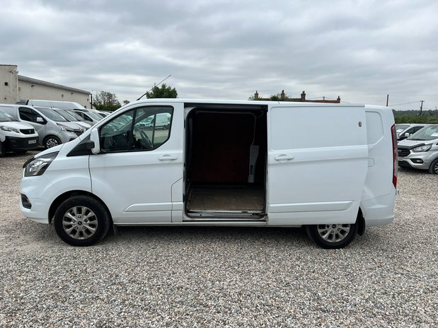 Ford Transit Custom LWB L2H1 Low Roof Limited 300 Air Con Ply Lined Sensors EURO 6 NO VAT 12