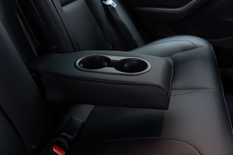 Tesla Model 3 Model 3 Performance AWD 4WD 4dr 18