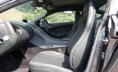 Aston Martin Vanquish 12