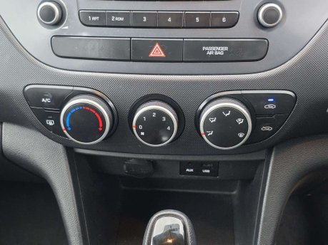 Hyundai i10 1.2 SE Hatchback 5dr Petrol Auto Euro 6 (87 ps) 30