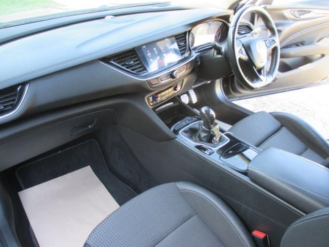 Vauxhall Insignia 1.5i Turbo SRi VX Line Nav Sports Tourer Euro 6 (s/s) 5dr 16