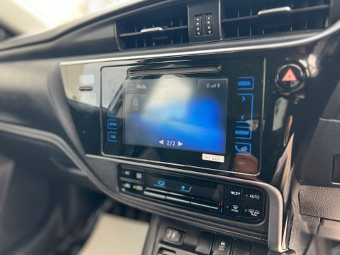 Toyota Auris VVT-I ICON TECH TOURING SPORTS 48