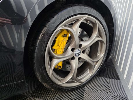 Alfa Romeo Giulia 2.9 V6 Bi-Turbo Quadrifoglio Saloon 4dr Petrol Auto Euro 6 (s/s) (510 ps) 27