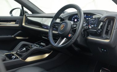 Porsche Cayenne TURBO E-HYBRID COUPE WITH GT PACKAGE 13