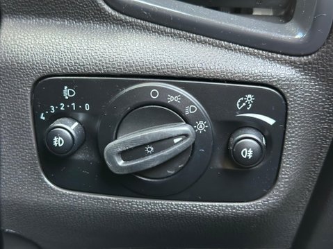 Ford Ecosport 1.0T EcoBoost Titanium 2WD Euro 5 (s/s) 5dr 29