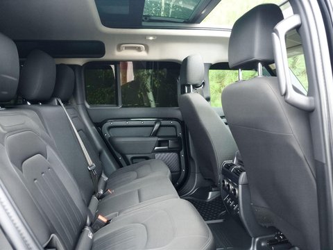 Land Rover Defender 2.0 SD4 S Auto 4WD Euro 6 (s/s) 5dr 7