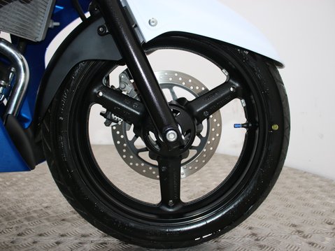 Suzuki Inazuma GW 250 FL5 32