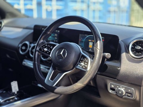 2020 Mercedes-Benz GLA thumbnail 17