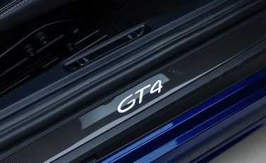 Porsche Cayman GT4 (718) 26