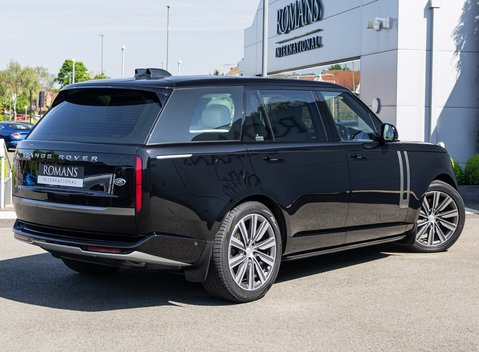 Land Rover Range Rover P400 AUTOBIOGRAPHY LWB 7 Seater 4