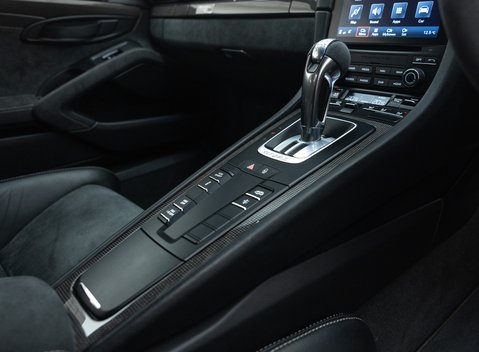 Porsche 911 GT2 RS Weissach (991) 27