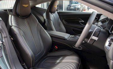 Aston Martin DB11 V8 12