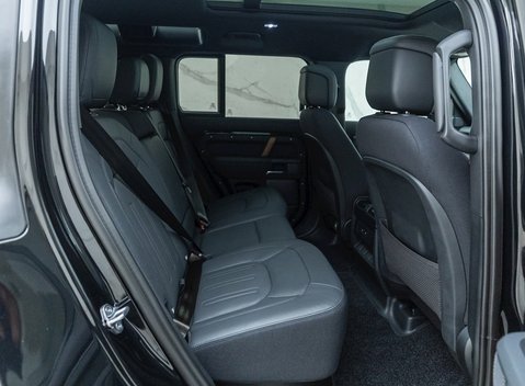 Land Rover Defender 110 D300 X 13