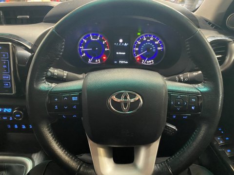 Toyota Hilux INVINCIBLE 4WD D-4D DCB 11