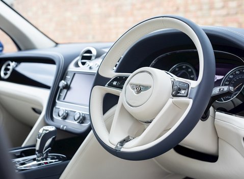 Bentley Bentayga V8 11