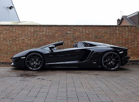 Lamborghini Aventador LP 700-4 Roadster 26