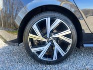 Volkswagen Golf 2.0 Golf R-Line TDI Semi-Auto 5dr 14