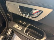 Jaguar XF 3.0d S V6 Premium Luxury Saloon 4dr Diesel Auto Euro 5 (s/s) (275 ps) 21