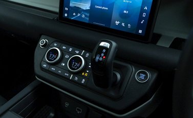 Land Rover Defender 110 D250 First Edition 20