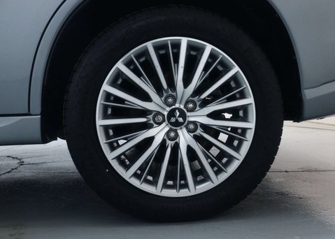 Mitsubishi Outlander 2.4h TwinMotor 13.8kWh Dynamic Safety SUV 5dr Petrol Plug-in Hybrid CVT 4WD 17