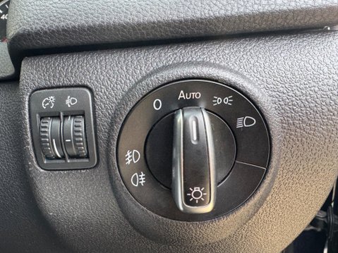 Volkswagen Tiguan 2.0 TDI BlueMotion Tech SE DSG 4WD Euro 5 (s/s) 5dr 21