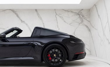 Porsche 911 (992) Targa 4 GTS 25