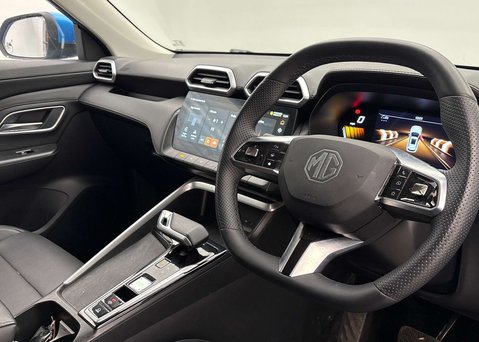 MG ZS HYBRID+ TROPHY 2