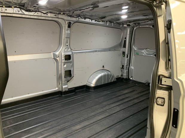 Ford Transit Custom 300 L2 Diesel 2.0 Eco Blue 136ps H1 Van Limited 14