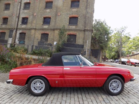 Alfa Romeo Spider 2000 Spider Veloce 15