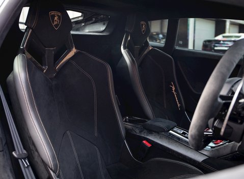 Lamborghini Huracan LP640-4 Performante 12
