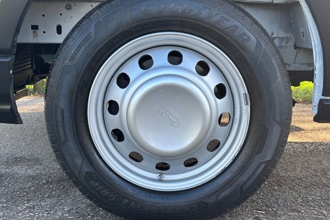 Ford Transit 350 Drw L4 130 ps Single Cab Dropside Truck - No VAT - Tow Axle 27