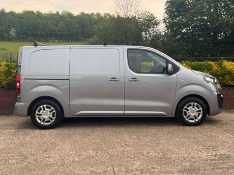 Vauxhall Vivaro 1.5 Vivaro 2700 Sportive S/S 15