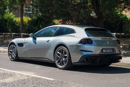 Ferrari GTC4 Lusso T V8 4