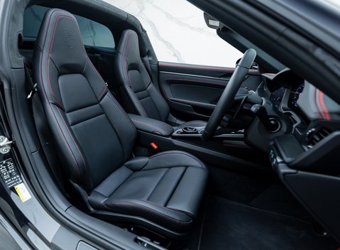 Porsche 911 Targa 4 GTS (992.2) 17