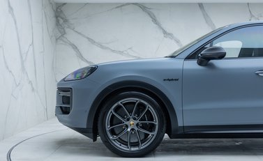 Porsche Cayenne TURBO E-HYBRID Coupe with GT Package 39