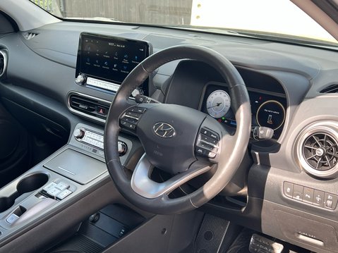 Hyundai KONA PREMIUM 32