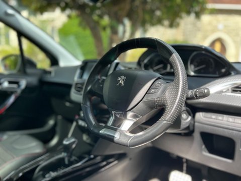 Peugeot 2008 PURETECH S/S GT LINE 33