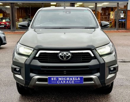 Toyota Hilux 2.8 HI-Luxury Invincible X D-4D 4WD Double Cab Auto 4WD 5dr 5