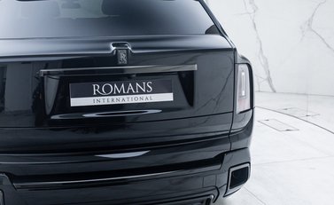 Rolls-Royce Cullinan Series II Black Badge 42