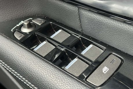 Land Rover Range Rover Evoque 2.0 TD4 SE Tech SUV 5dr Diesel Auto 4WD Euro 6 (s/s) (180 ps) 35