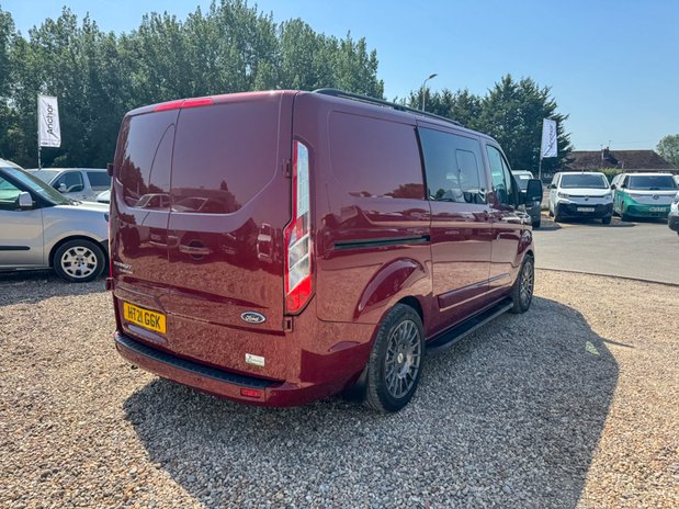 Ford Transit Custom Crew Cab SWB L1H1 Low Roof Limited 300 Air Con Alloys Sensors EURO 6 7