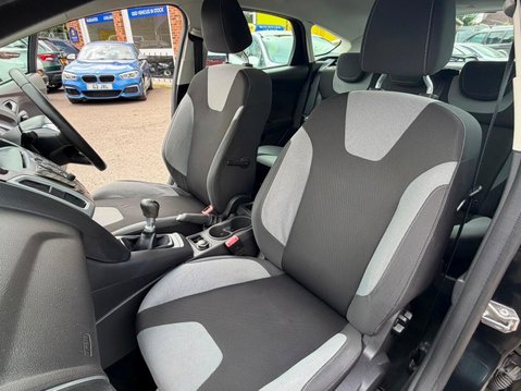 Ford Focus 1.0T EcoBoost Zetec Euro 5 (s/s) 5dr 13